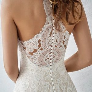 Pronovias ft. St Patrick White Ones Familia